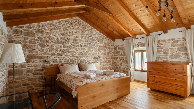 Old House Grota