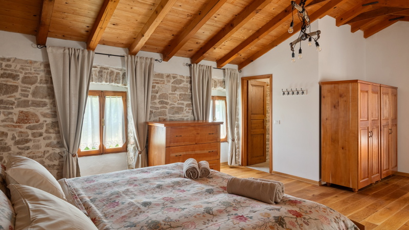 Old House Grota