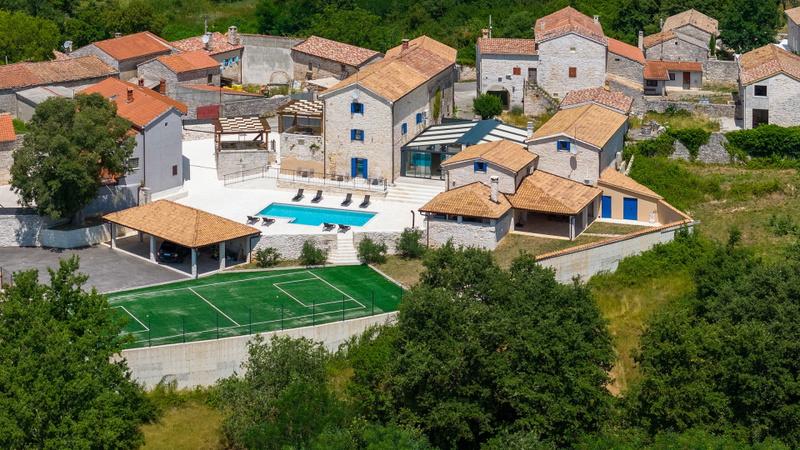 Sarini dvori