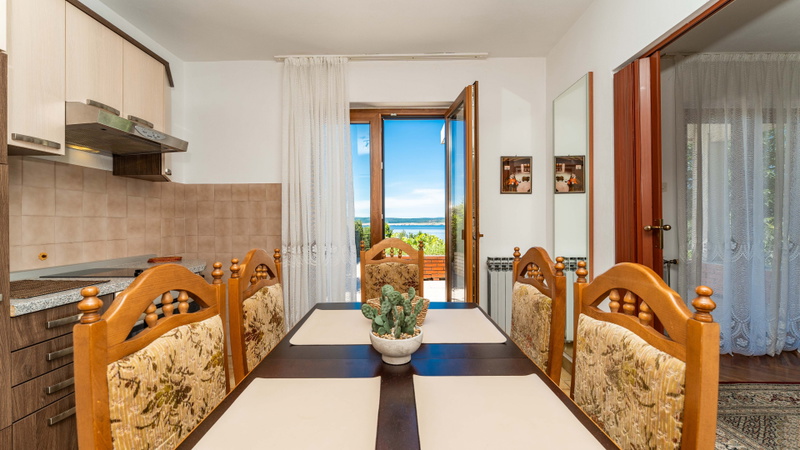 Beachfront apartment 3 - Dramalj