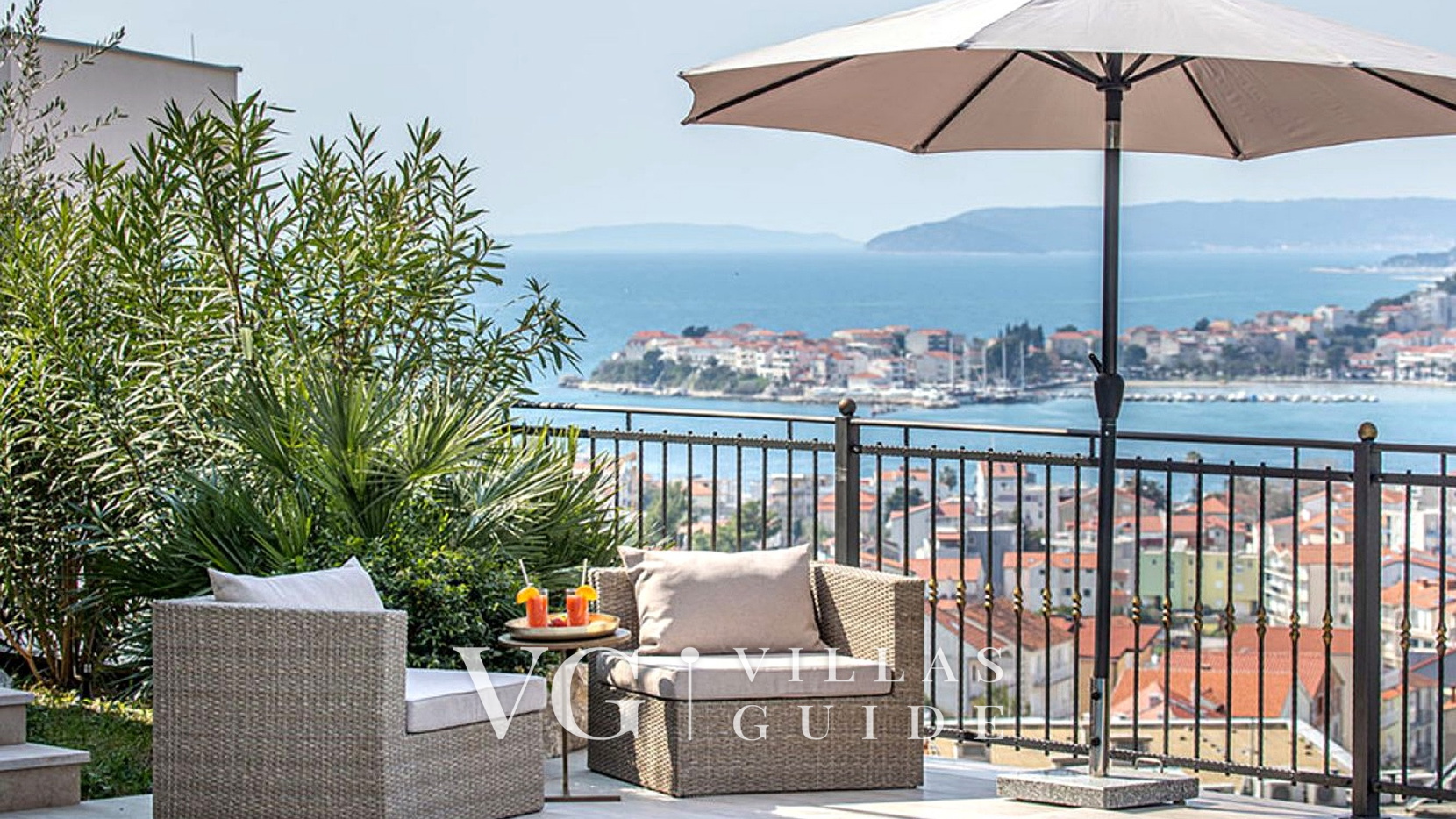 Villa Divina Garden and property exterior