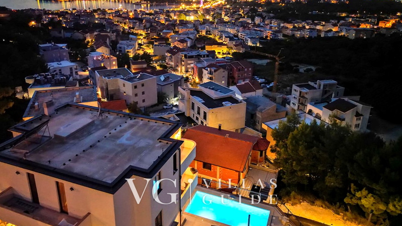 Villa Divina Garden and property exterior