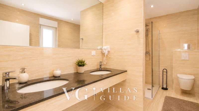 Villa Royal Gold Badezimmer