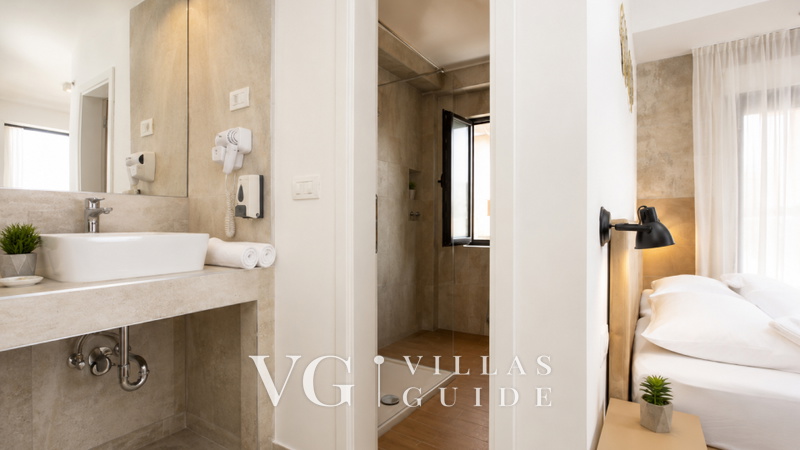 Villa Royal Pearl Bathroom