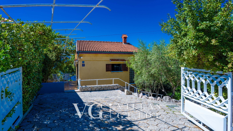 Holiday home view beachfront Jadranovo Dvorište i vanjski dio objekta
