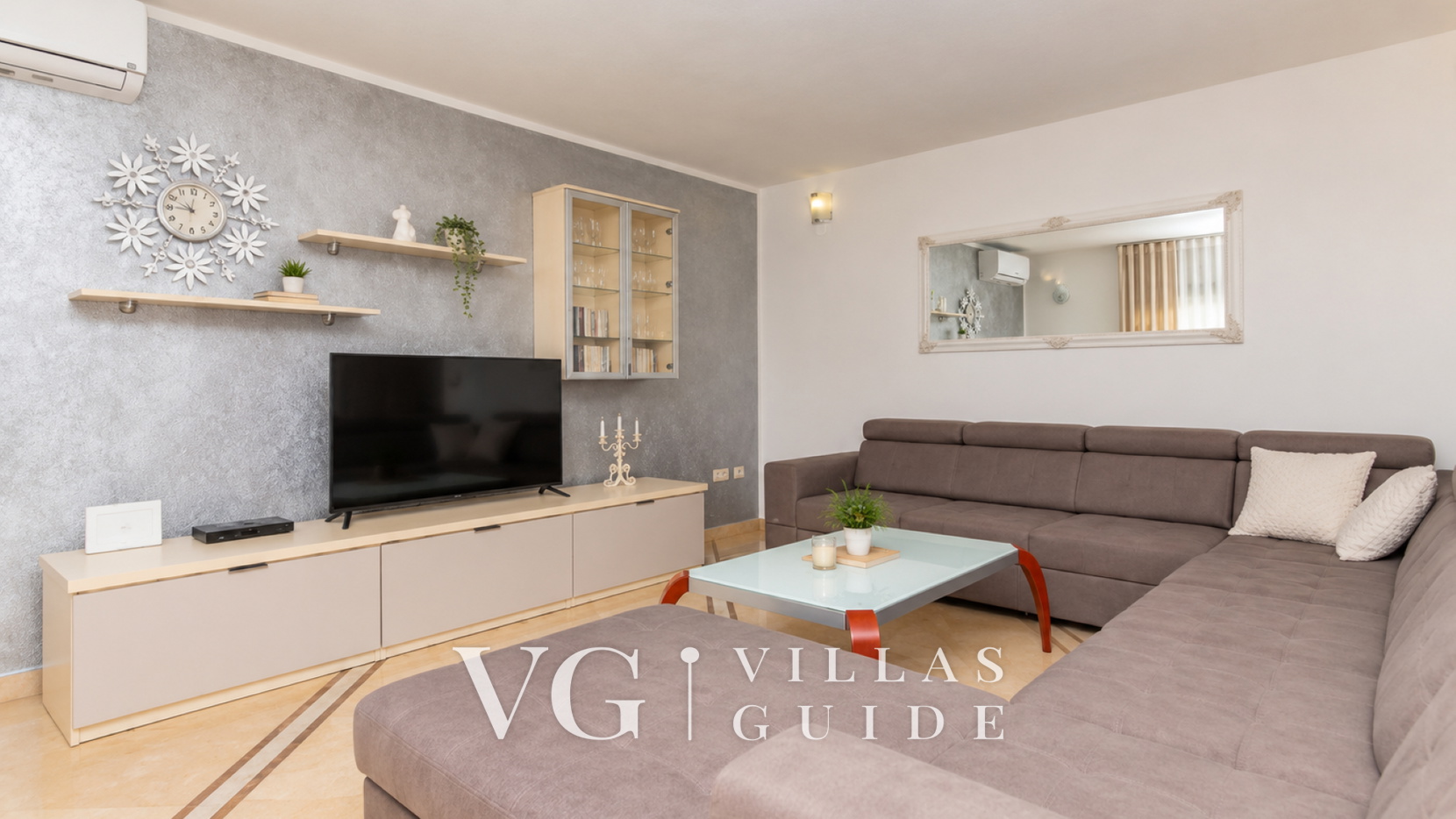 Villa Secret Game Wohnzimmer