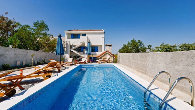 Apartmani villa Ana with pool 1 Ražanac