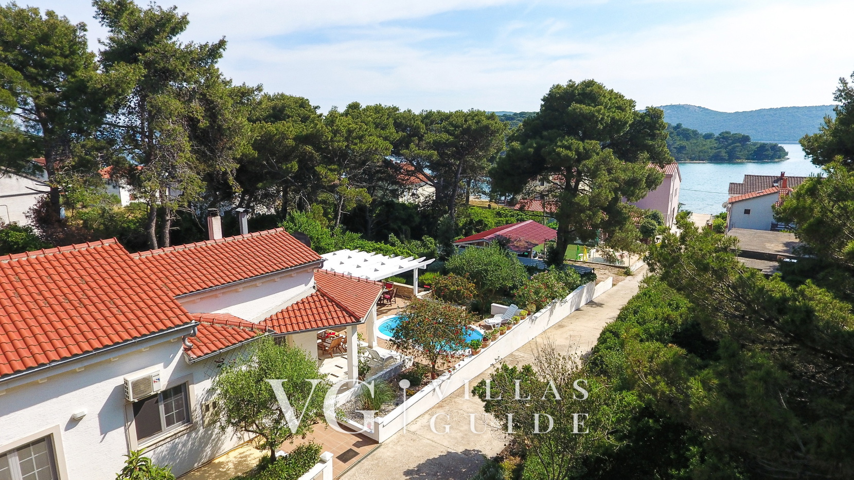 Vila Maja with pool Molat Mikrolokacija