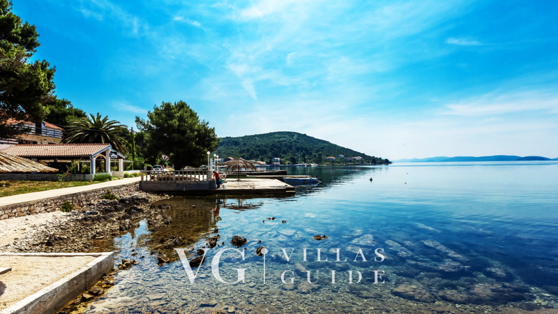 Vila Maja with pool Molat Mikrolokacija