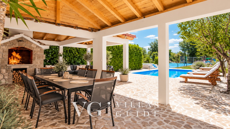 Villa Nikol Garden and property exterior