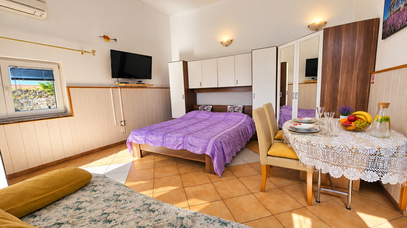 Studio Apartment Adrijano