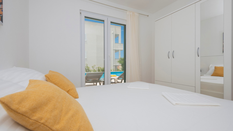 Villa Mile with a pool in the center of Makarska