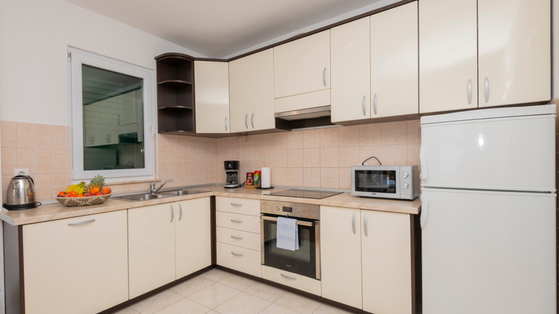 Villa Mile with a pool in the center of Makarska