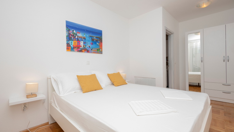 Villa Mile with a pool in the center of Makarska