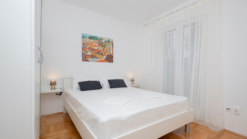 Villa Mile with a pool in the center of Makarska