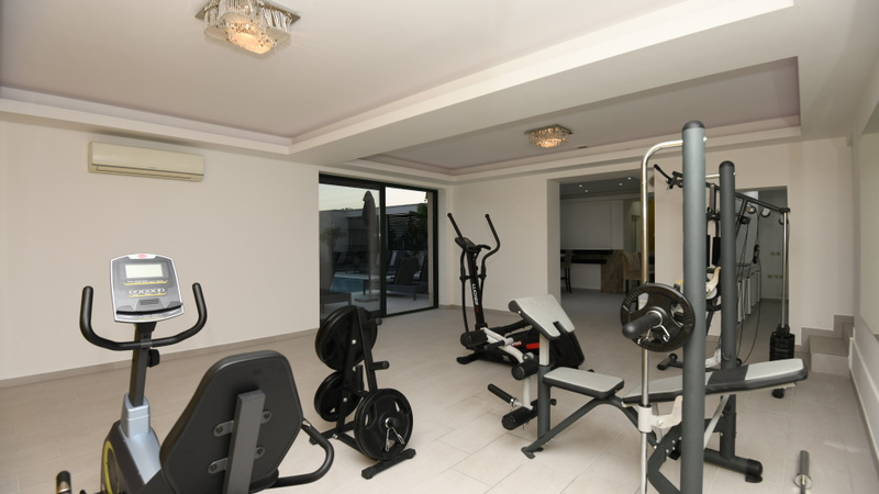 Villa President – Heated Pool, Wellness & Amenities