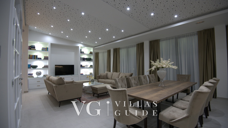 Villa President with a heated pool, wellness, and amenities Cucina
