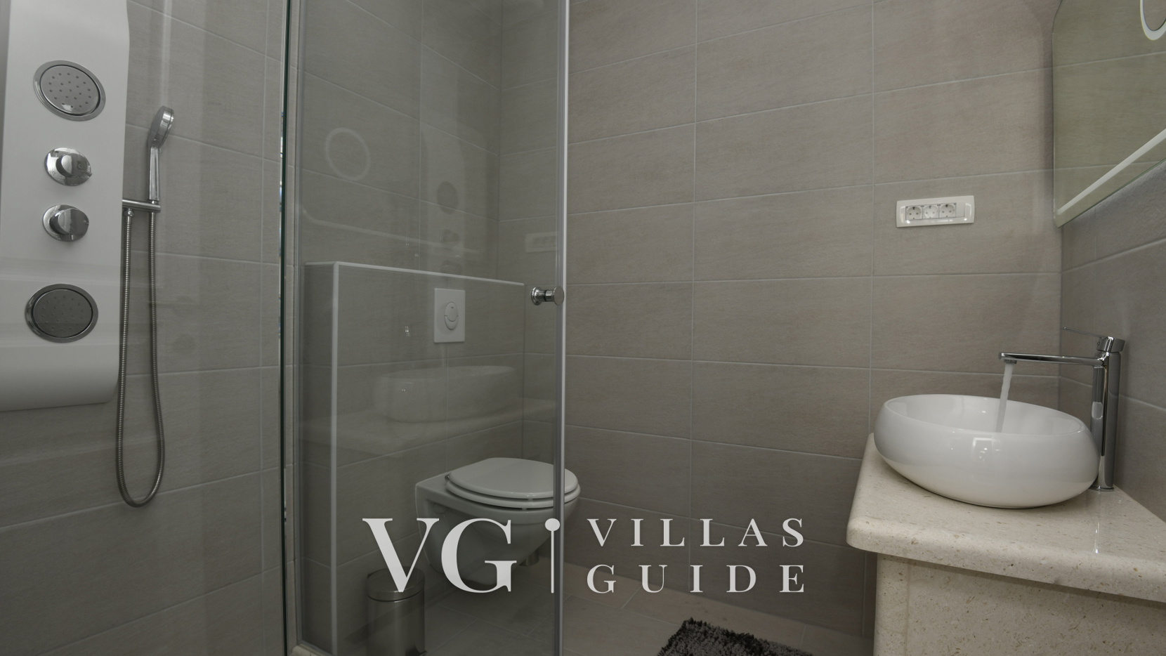 Villa President with a heated pool, wellness, and amenities Bagno