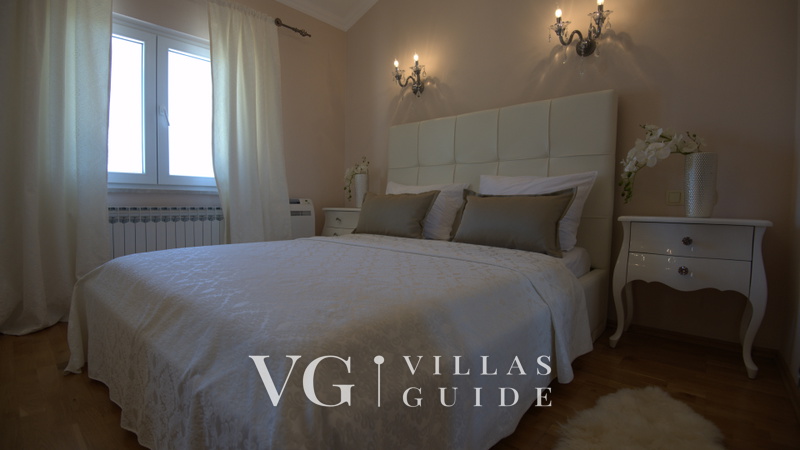 Villa President with a heated pool, wellness, and amenities Camera da letto