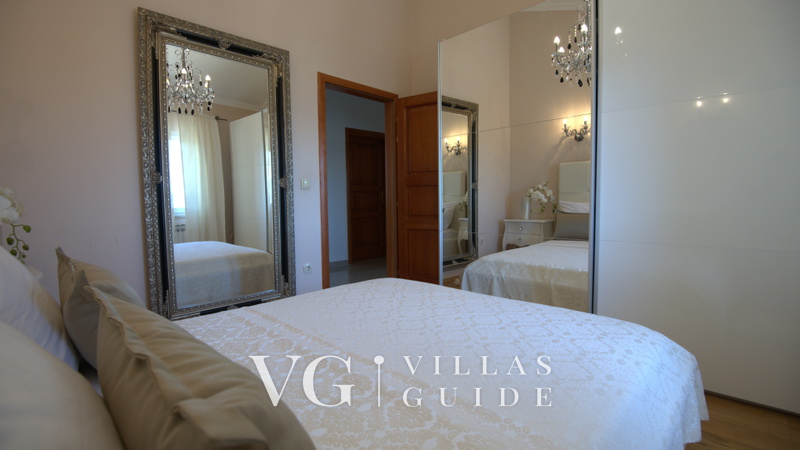 Villa President with a heated pool, wellness, and amenities Camera da letto
