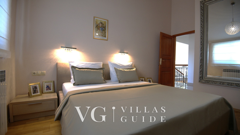 Villa President with a heated pool, wellness, and amenities Camera da letto