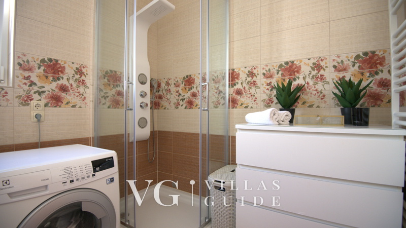 Villa President with a heated pool, wellness, and amenities Bagno