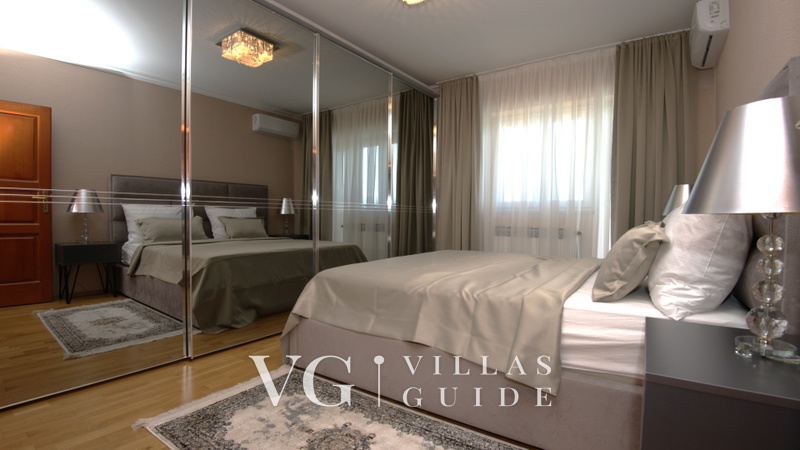 Villa President with a heated pool, wellness, and amenities Camera da letto