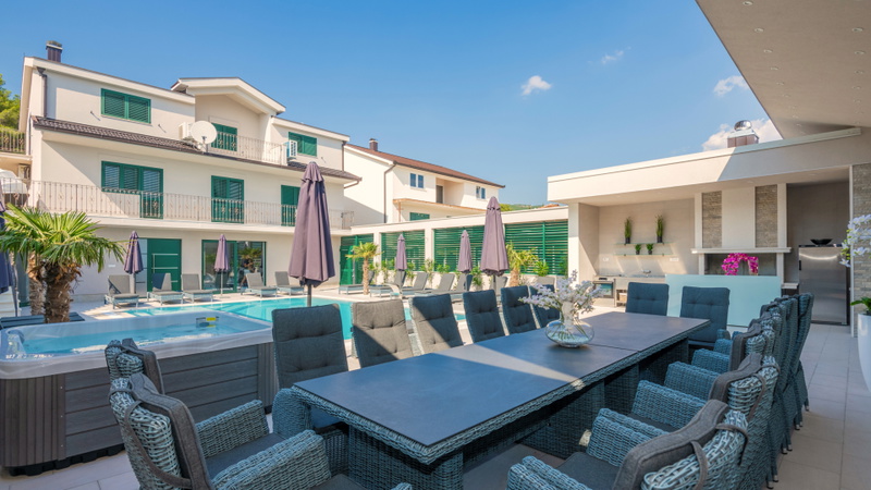 Villa President – Heated Pool, Wellness & Amenities