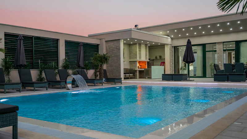 Villa President – Heated Pool, Wellness & Amenities