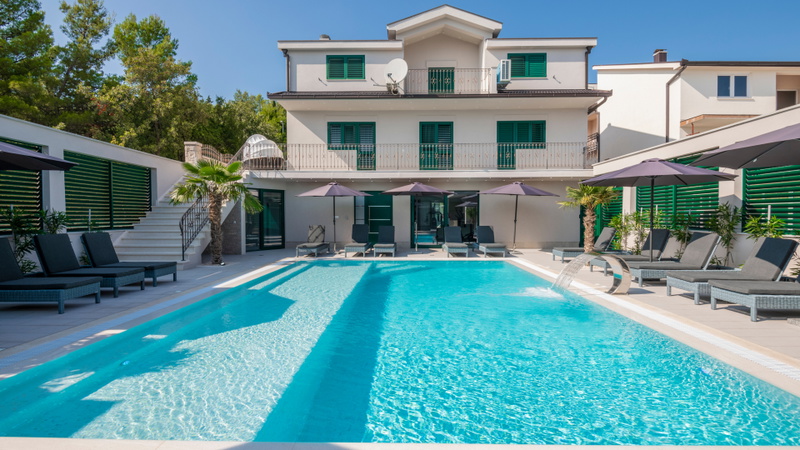 Villa President – Heated Pool, Wellness & Amenities