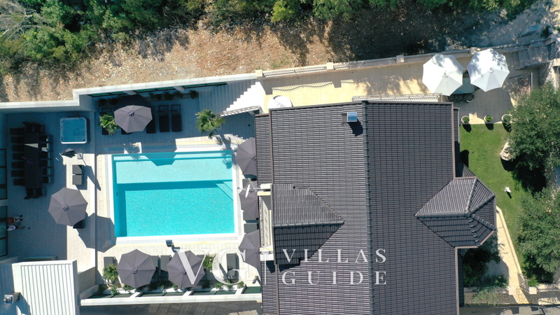 Villa President with a heated pool, wellness, and amenities Giardino e esterni della proprietà
