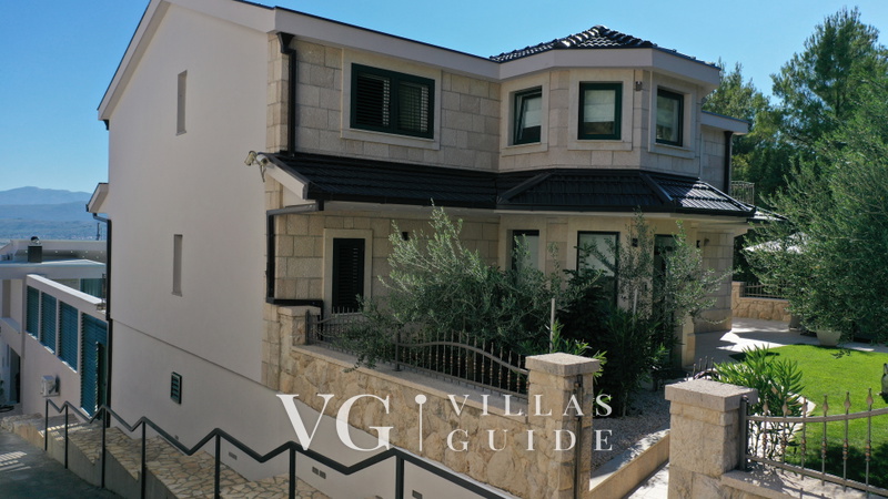 Villa President with a heated pool, wellness, and amenities Giardino e esterni della proprietà