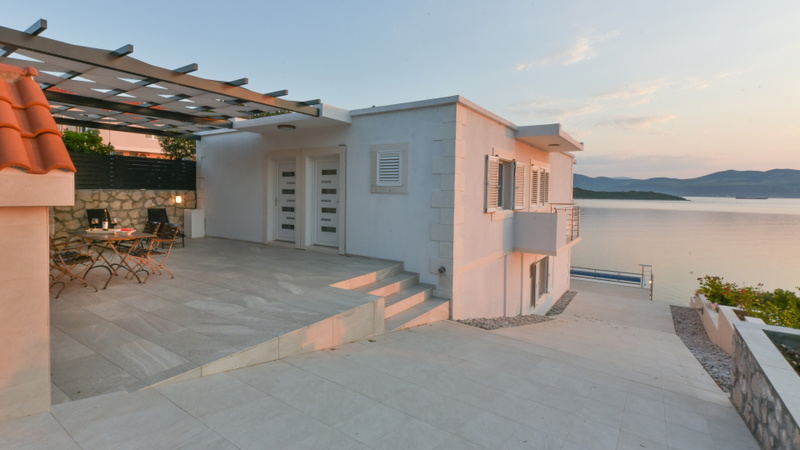 Villa Seafront Maris