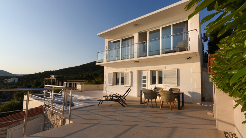 Villa Seafront Maris
