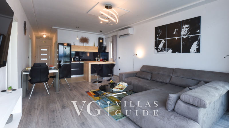Villa Seafront Maris